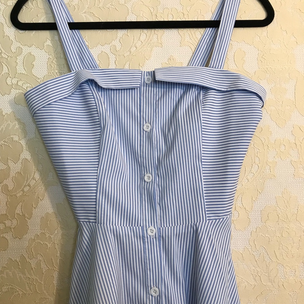 Pretty dress - new without tag - size medium - Picture 2 of 7